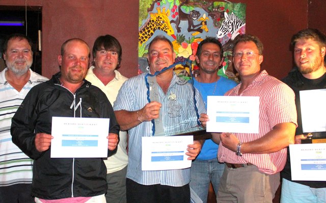 Klubkampioene vir 2015, met vlnr Frans Claassen, Mico Swart, Henry Smit, Oubaas Lesch, Johan van Romburgh, Sihan Toua en Morné Olivier
